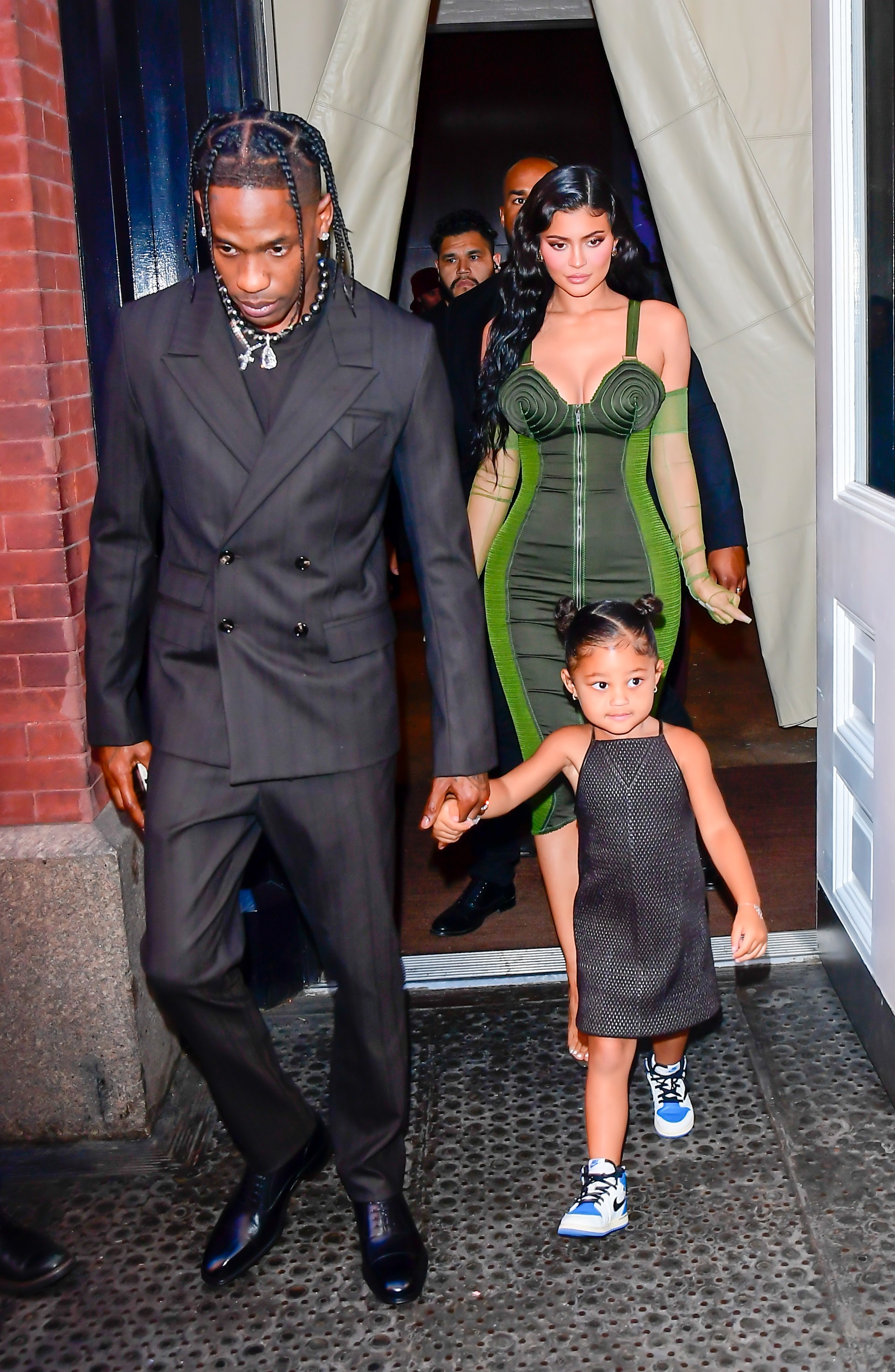 Kylie Jenner e Travis Scott com a filha, Stormi (Foto: Getty Images)