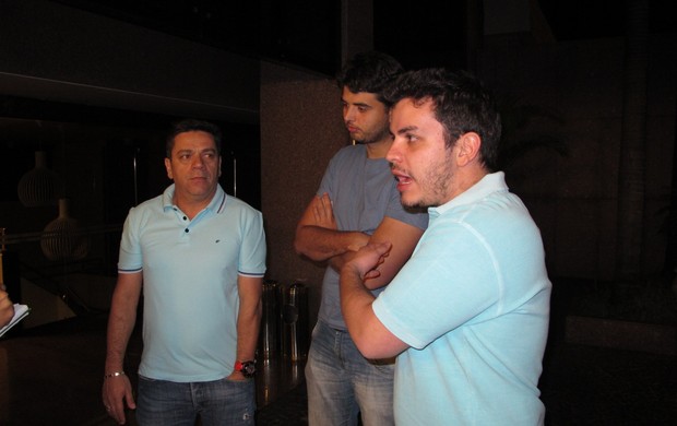 Torcedores do Goiás caçam e agridem rubro-negros na saída do jogo