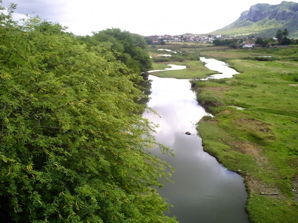 Rio Pajeú em Floresta — Foto: Blog de Assis Ramalho/Reprodução