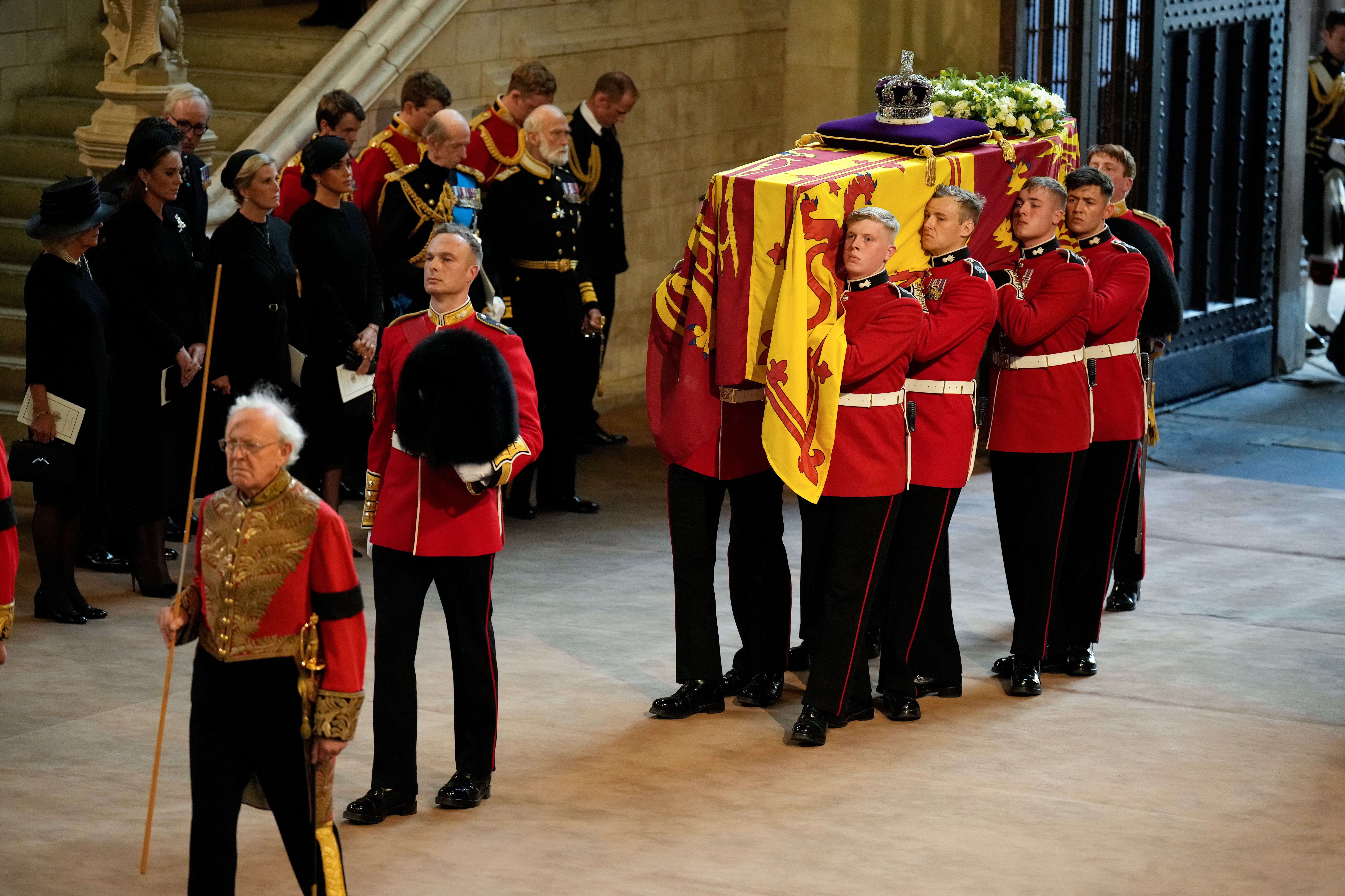 Camilla Parker Bowles, Kate Middleton e Meghan Markle acompanham a cerimônia (Foto: Getty Images)
