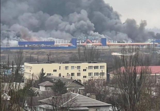 Bombardeio na cidade de Mariupol (Foto: Mvs.gov.ua, CC BY 4.0 via Wikimedia Commons)