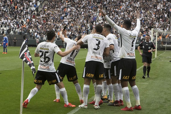 Romero, do Corinthians, conta bastidores da selfie: 