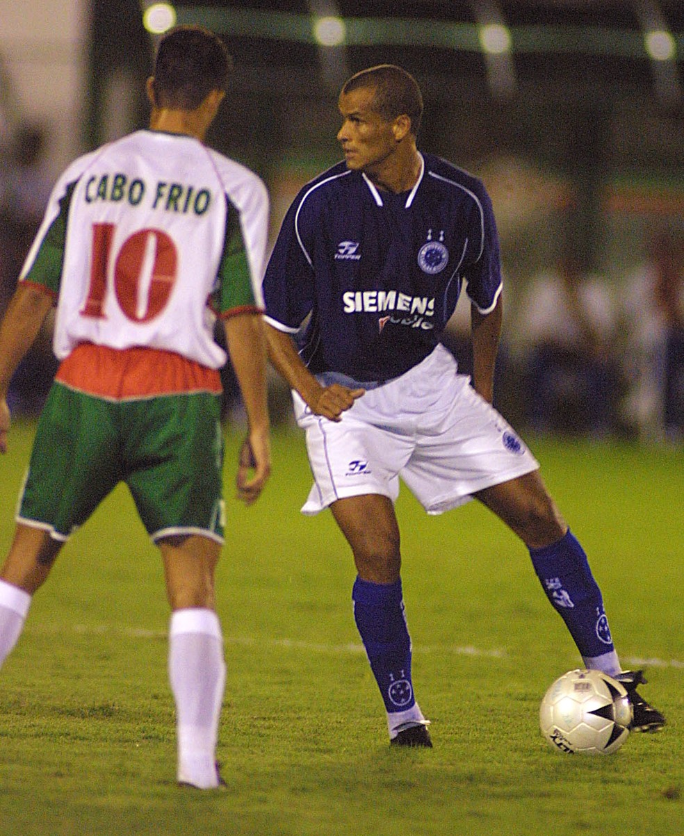 Rivaldo pelo Cruzeiro, em 2004 — Foto: Divulgação
