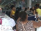 Consumidores aproveitam ofertas e lotam comércio de São Luís, MA