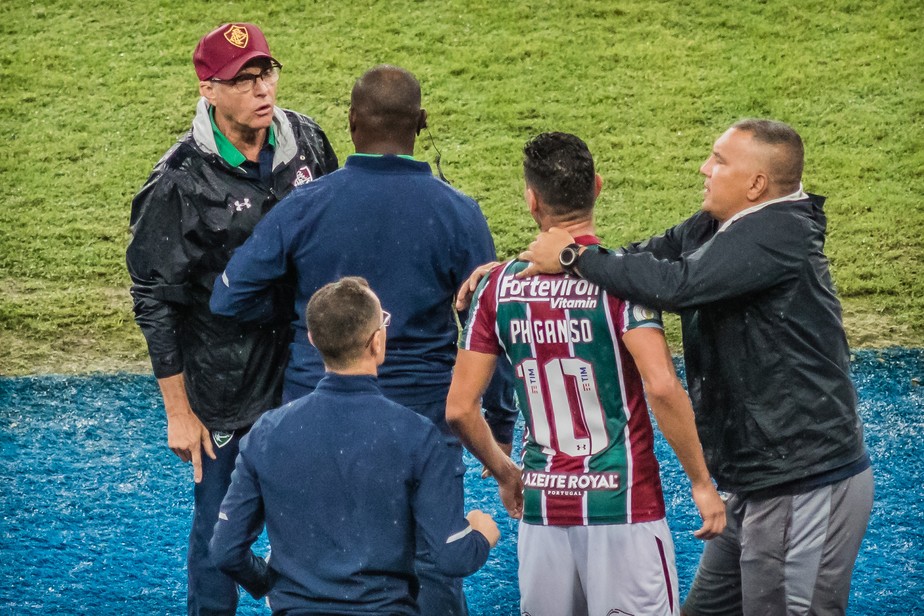 Pouca sintonia e reserva adiada: a escalada de tensão que levou ao bate-boca entre Ganso e Oswaldo