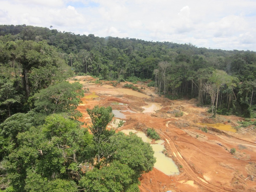 Local onde acontece extração ilegal de diamantes próximo a Espigão D'Oeste em Rondônia — Foto: PF/Divulgação