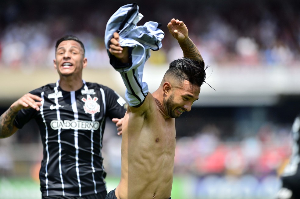 Entre chororô e declarações de fúria, Corinthians segue tranquilo na liderança do campeonato