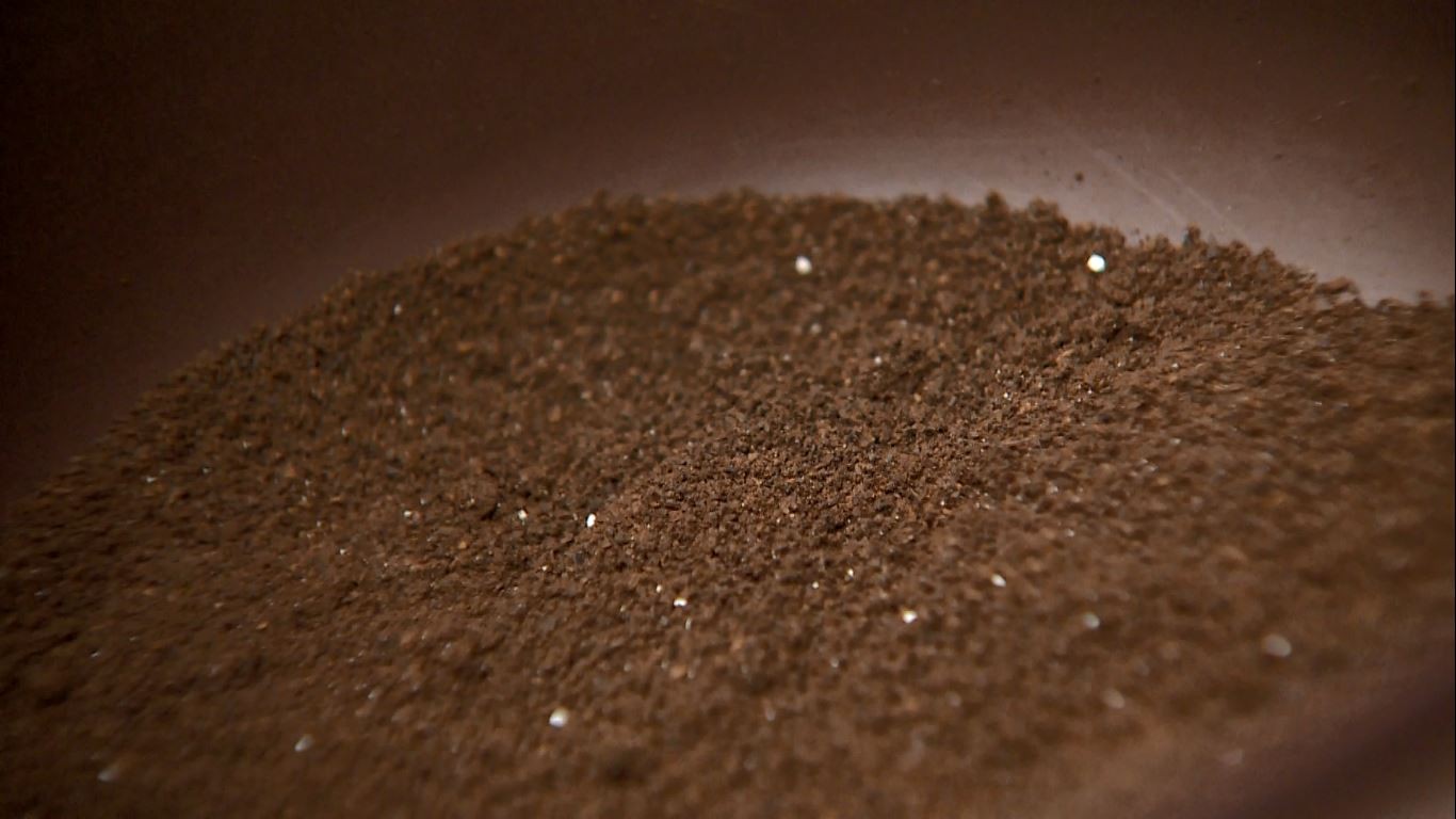 Quatro marcas de café em MG têm venda proibida devido ao excesso de impurezas