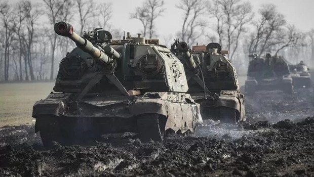 Veículos blindados na região de Rostov, Rússia (Foto: EPA via BBC)