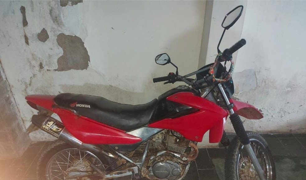 Motocicleta foi apreendia no local — Foto: Divulgação/SSP-BA