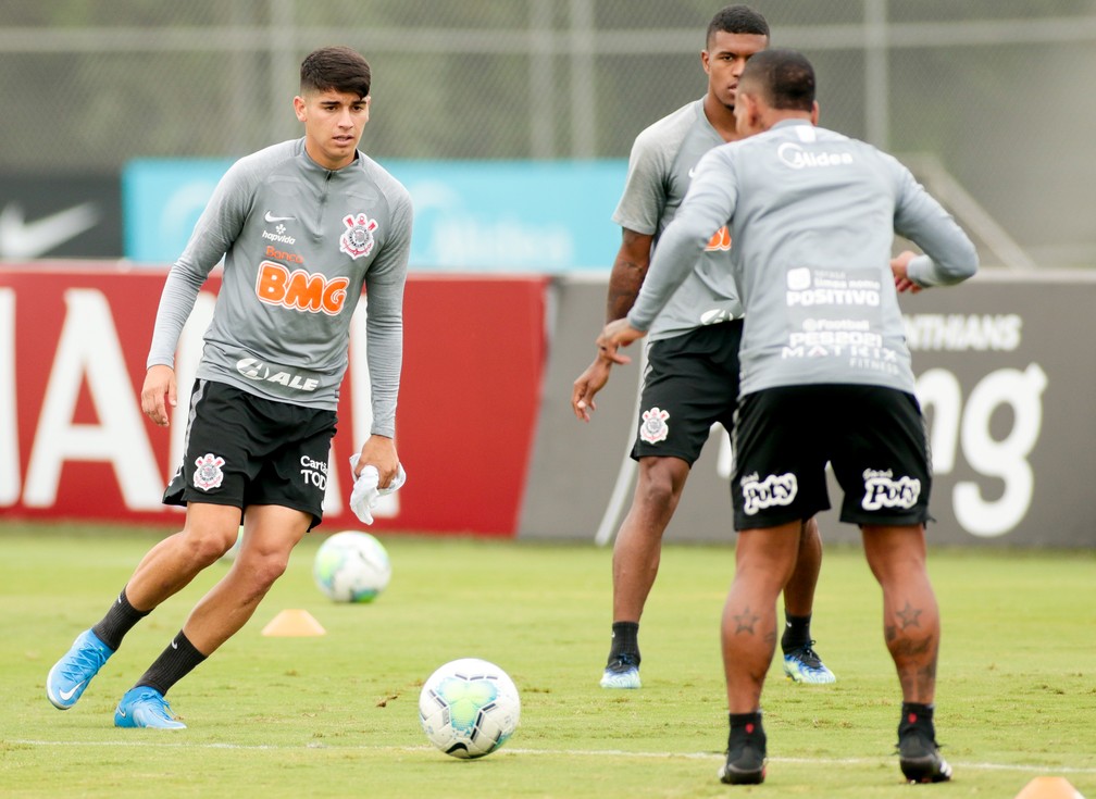 Araos celebra recuperação no Corinthians e agora busca protagonismo em clássico