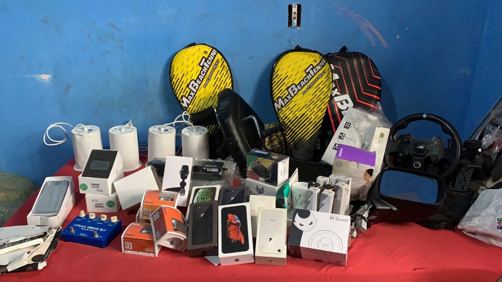 Objetos seriam fruto de desvios de encomendas dos Correios — Foto: Divulgação/Polícia Federal