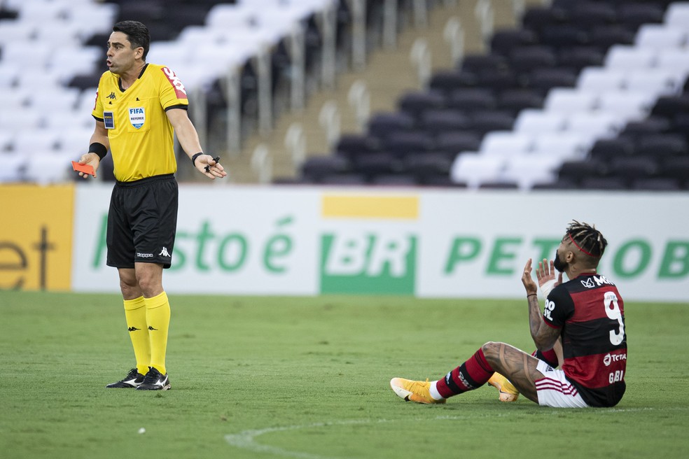 Gabriel Barbosa, o Gabigol, expulso em Flamengo x Bahia — Foto: JORGE RODRIGUES/AGIF - AGÊNCIA DE FOTOGRAFIA/ESTADÃO CONTEÚDO