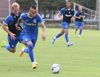 Sem caixa, Grêmio quer fabricar novo Dudu e joga fichas em Everton e Erik
