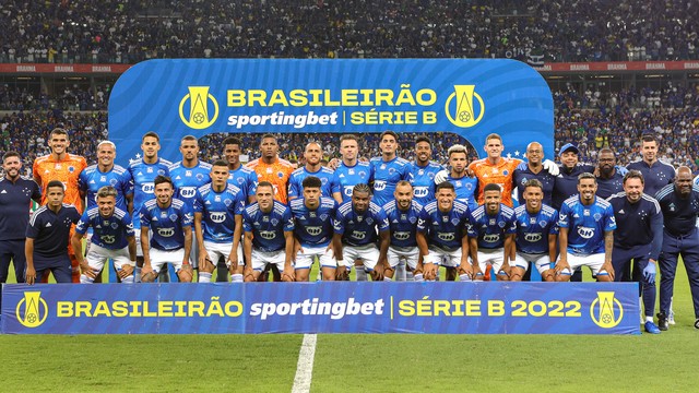 Jogadores do Cruzeiro posam para foto antes da partida contra o CSA