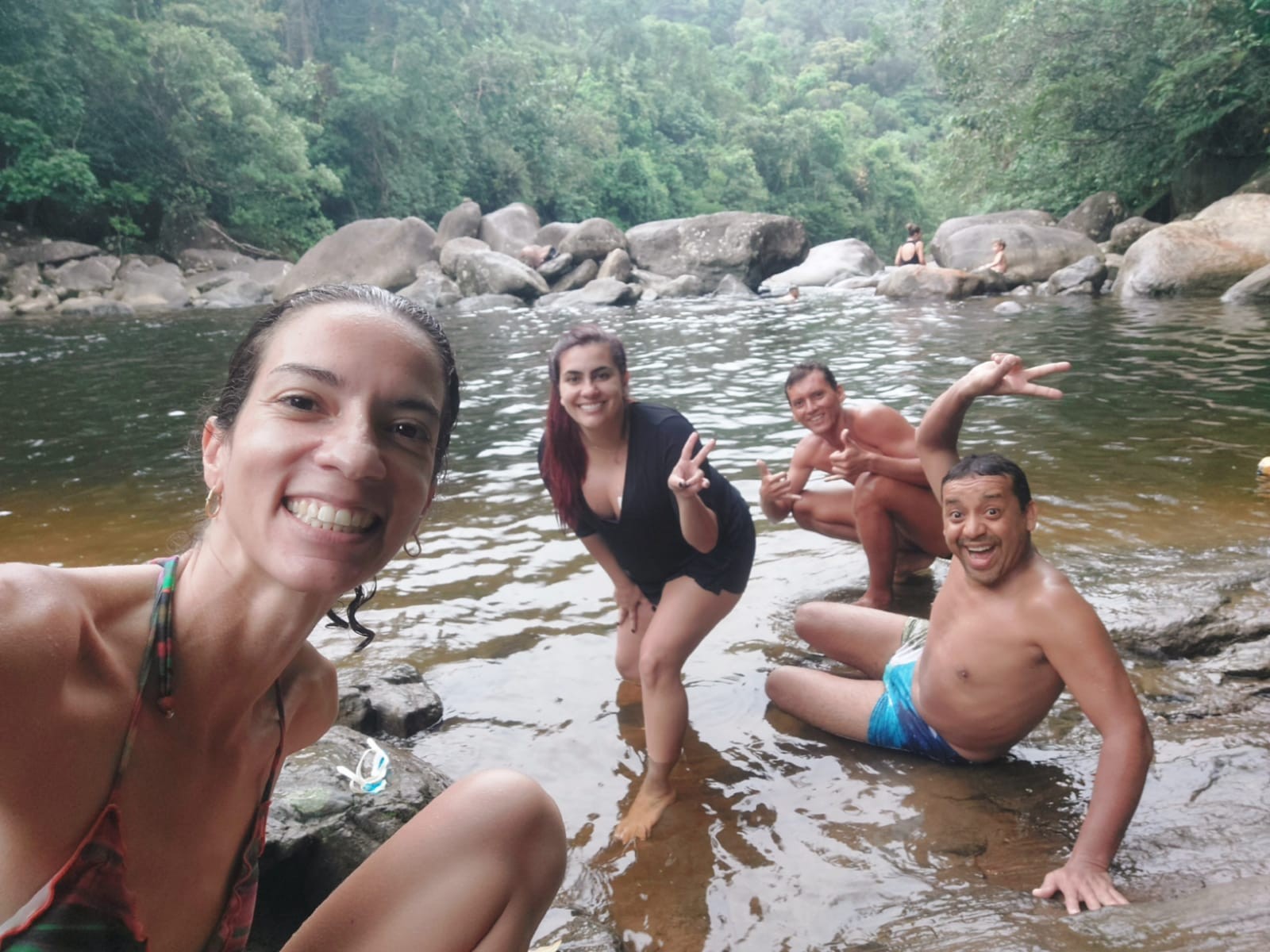 Grupo fica ilhado em estrada de SP após temporal e consegue abrigo em casa no meio de mata: 'aventura de filme'