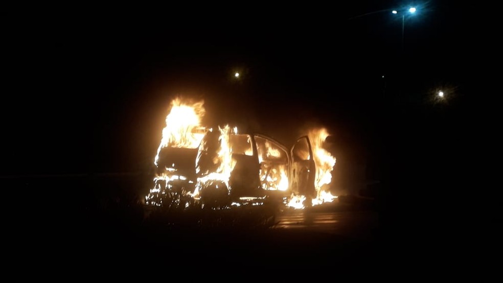 Suspeita é que veículo tenha apresentado pane mecânica — Foto: Reprodução