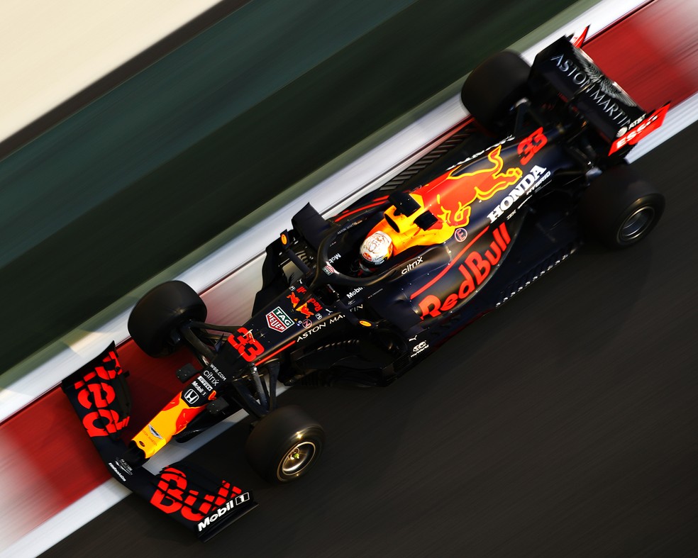 Max Verstappen a caminho da pole position em Abu Dhabi — Foto: Divulgação