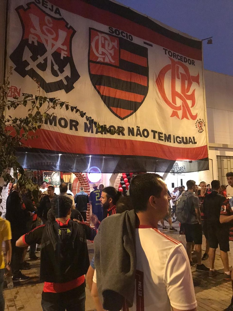 Bandeirão rubro-negro em Lima — Foto: GloboEsporte.com