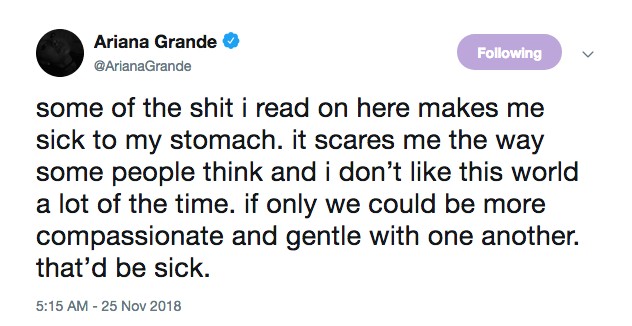 O lamento feito pela cantora Ariana Grande após ser acusada de estar se promovendo às custas da morte de seu ex-namorado (Foto: Twitter)