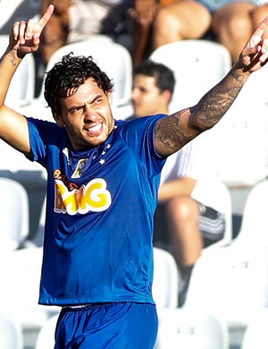 Solução caseira ou ir ao mercado? Cruzeiro estuda substituto de Goulart