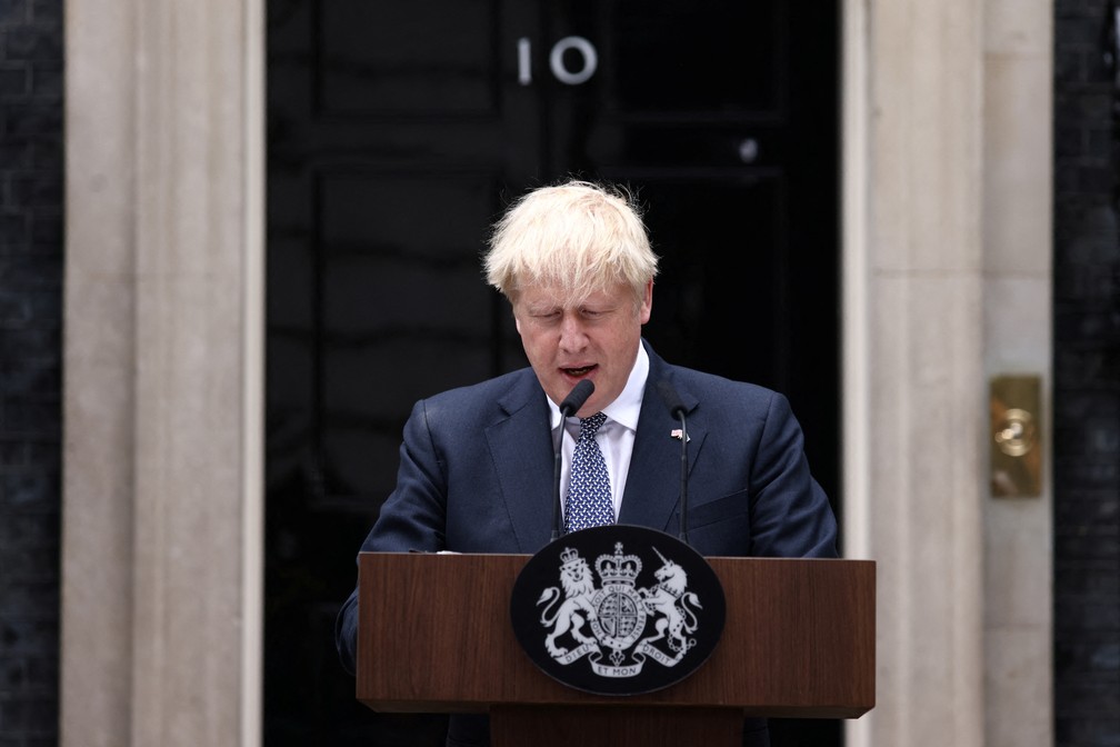 Primeiro-ministro britânico, Boris Johnson, durante pronunciamento na frente de seu escritória em 7 de junho de 2022 — Foto: Henry Nicholls/REUTERS