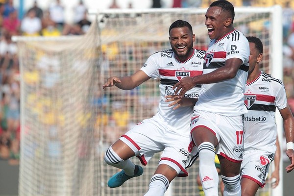 Jogadores do São Paulo em vitória na última partida pelo Paulistão (Foto: Divulgação)