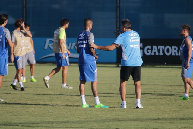 Renato torce por renovação de Luan e se dispõe a entrar em campo para ajudar