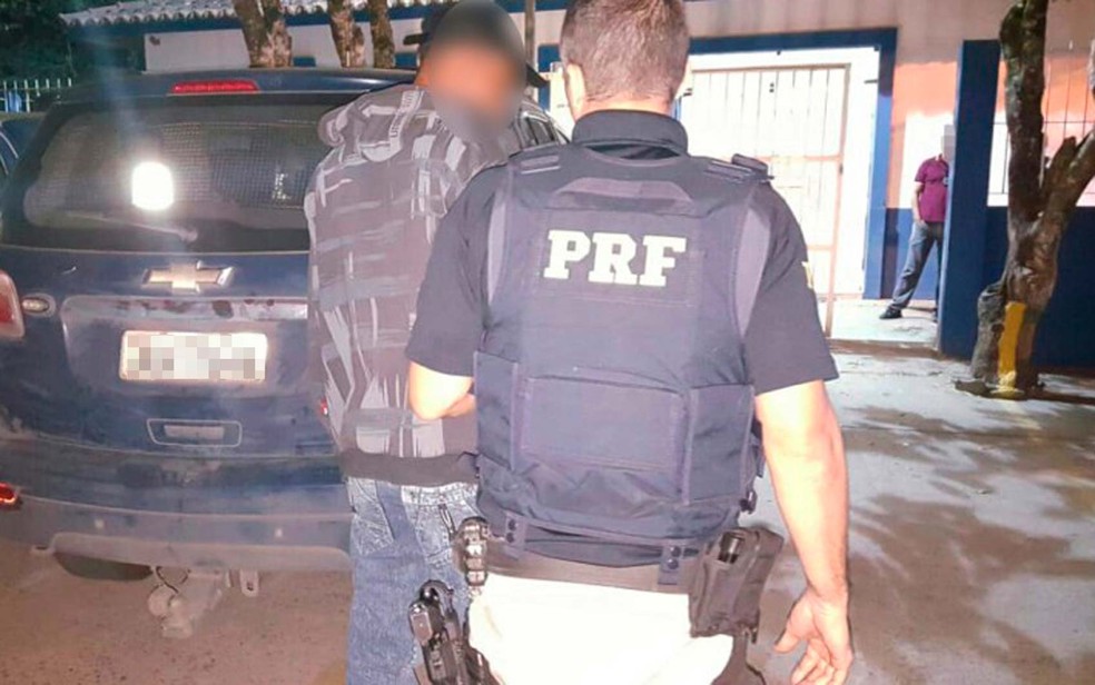 Acusado de matar ex-companheira é preso quando passava por rodovia no sul da Bahia  (Foto: Divulgação/PRF)