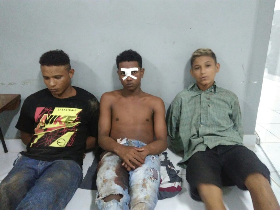 O grupo foi preso após assaltar um ônibus na Avenida Jerônimo de Albuquerque em São Luís. (Foto: Divulgação/Polícia Militar)