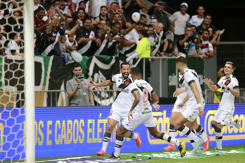 Nenê comemora gol do Vasco contra o Trem — Foto: Daniel RAMALHO/VASCO