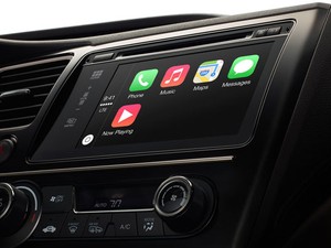 Sistema para carros da Apple, CarPlay libera motorista para comandar aplicativos do iPhone com comandos de voz. (Foto: Divulgação/Apple)