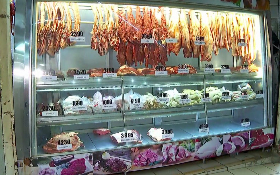 Carnes em açougue de Ribeirão Preto, SP — Foto: Chico Escolano/EPTV