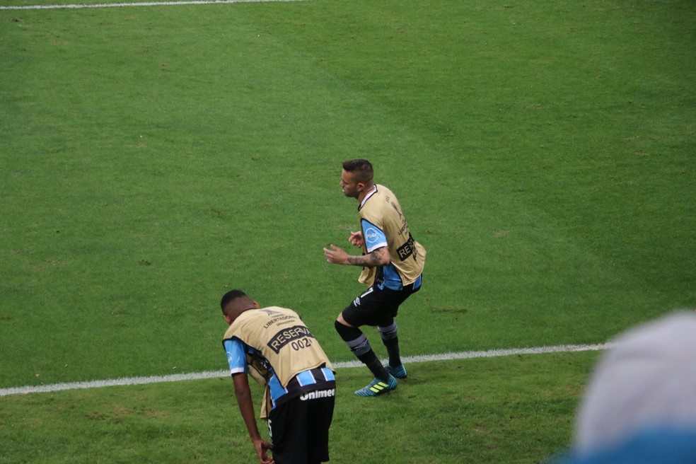 Luan começou no banco contra o Botafogo, em 2017, e só entrou por insistência — Foto: Diego Guichard