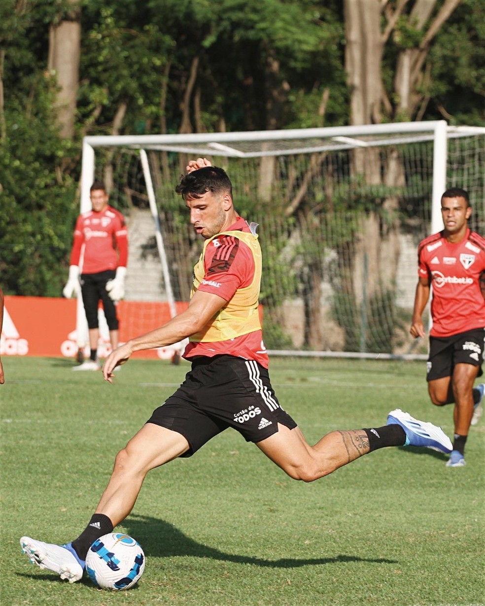 Calleri em treino do São Paulo — Foto: Divulgação