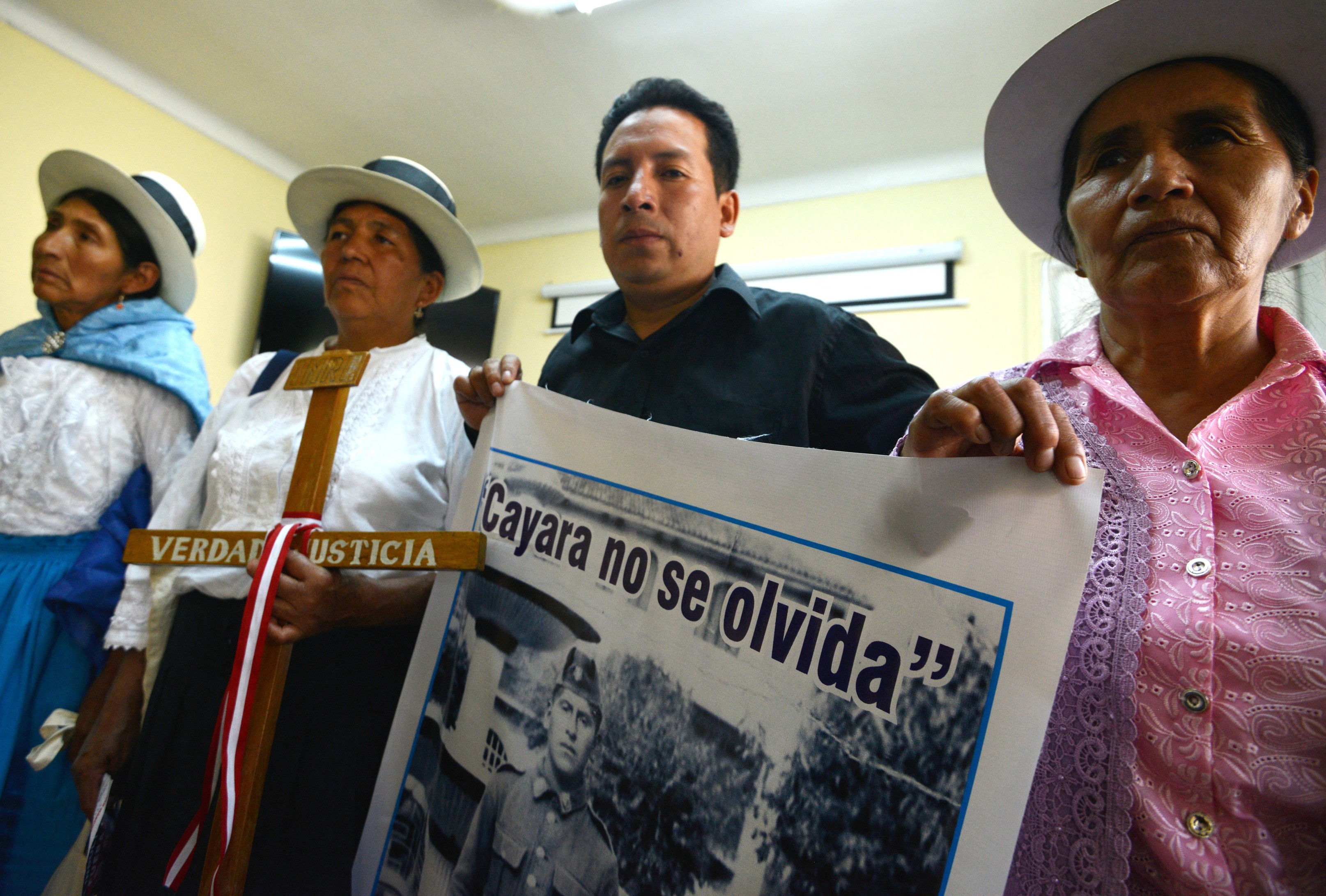 Após três décadas, militares são condenados por massacre que matou 39 camponeses no Peru