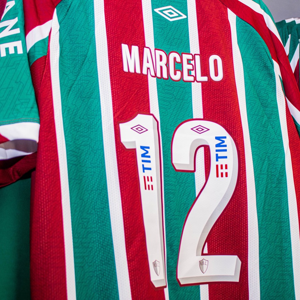 Camisa 12 de Marcelo j&aacute; faz sucesso nas lojas do Fluminense &mdash; Foto: Divulga&ccedil;&atilde;o / Fluminense