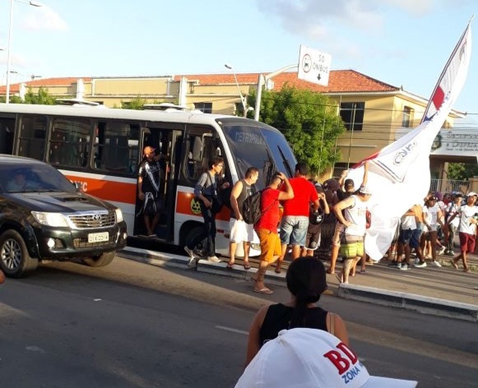 Torcedor é atropelado durante manifestação em Fortaleza (Foto: Arquivo pessoal)