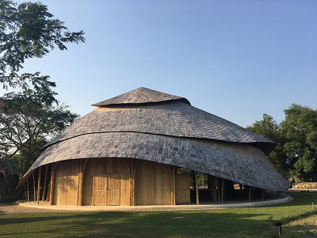 Centro esportivo na Tailândia é feito apenas de bambu (Foto: CLA Architects/Divulgação)