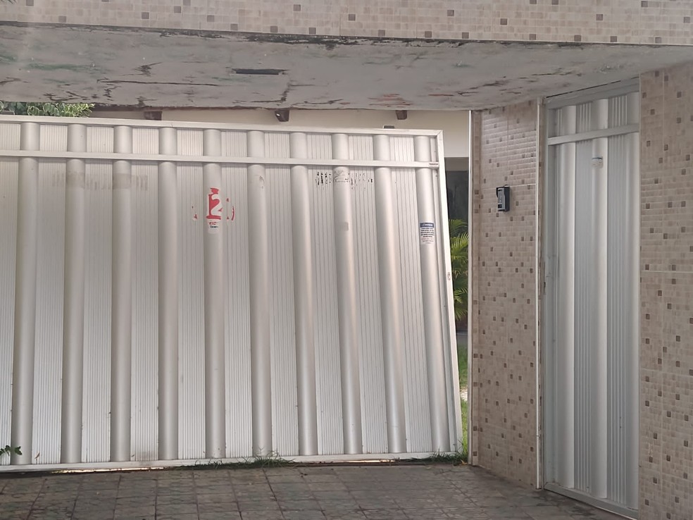 Homem arrombou portão de posto de saúde e furtou dose de vacina contra Covid-19 no Ceará. Suspeito foi preso em flagrante. — Foto: PM/Divulgação