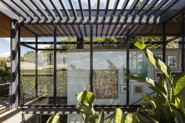 Obras de arte, estilo contemporâneo e integração com a natureza em 700 m²  (Foto: | FOTOS LEONARDO FINOTTI )