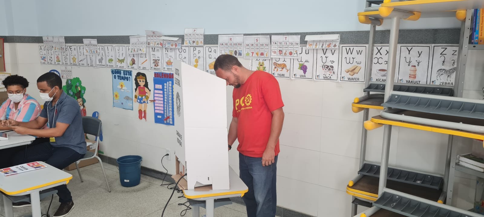 Marcelo Millet vota em Salvador 