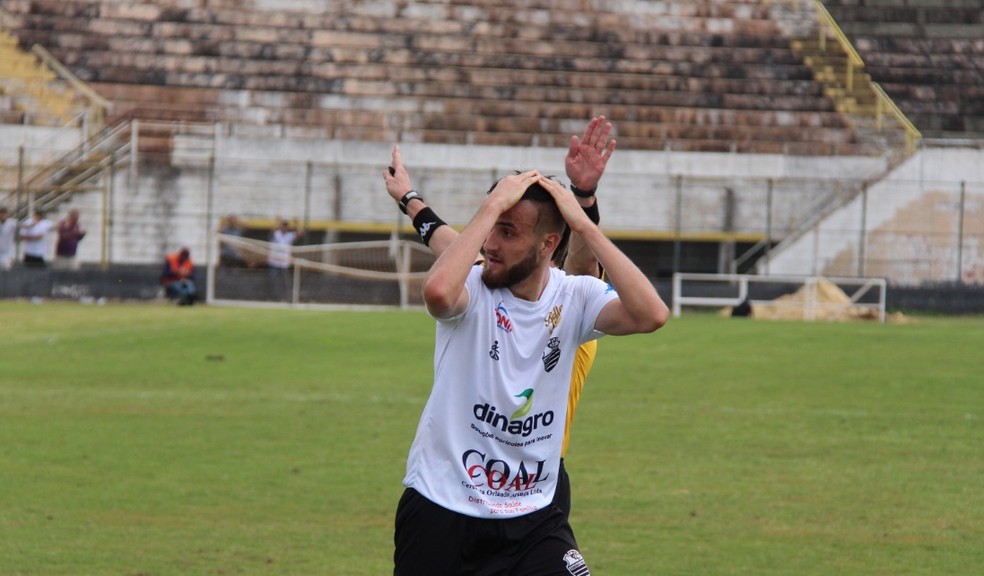 Gut pega pena mÃ­nima de apenas um jogo â€” Foto: Leonardo Del Sant/DivulgaÃ§Ã£o/Comercial