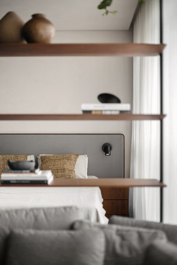 48 m² com marcenaria curva, tons de cinza a minimalismo (Foto: Carolina Lacaz @carolina.lacaz)