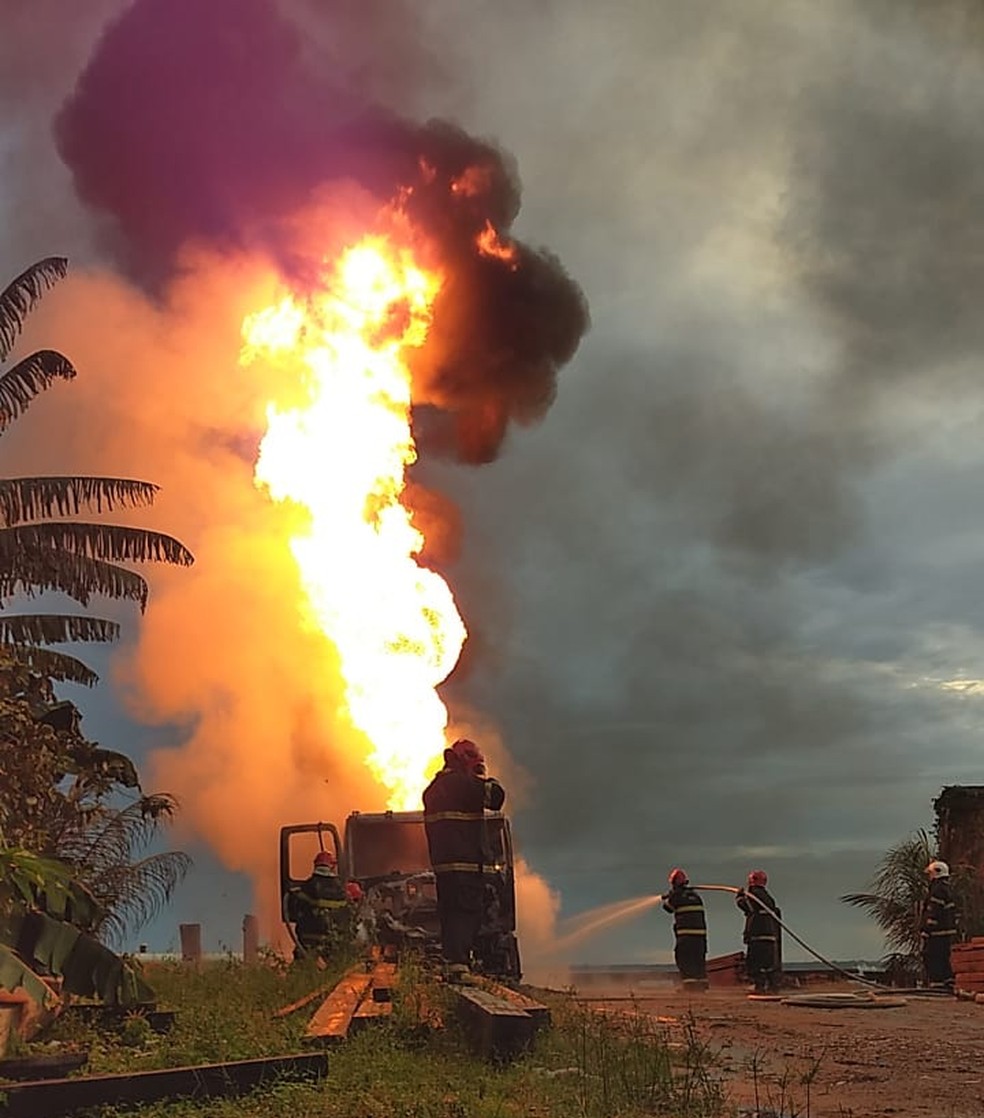 Estância pega fogo no Jurunas — Foto: Ascom/Corpo de Bombeiros