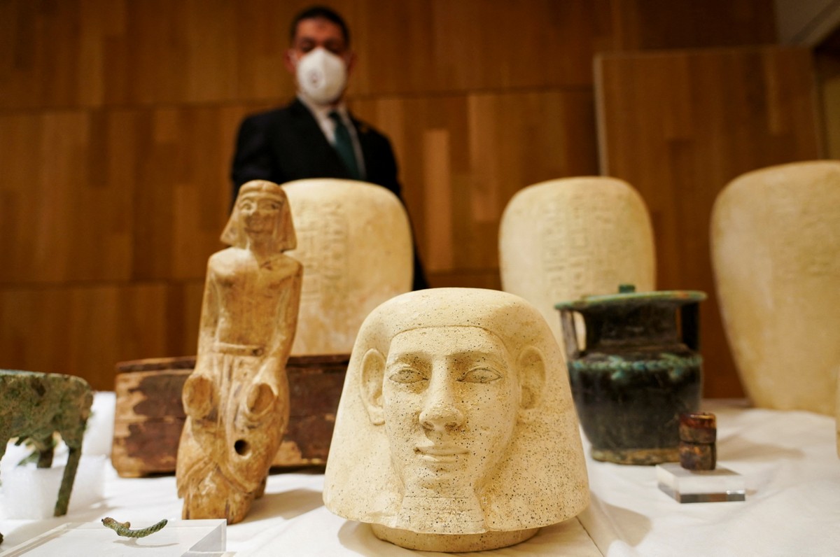 Spain returns antiquities stolen from Egypt | Look how criminal