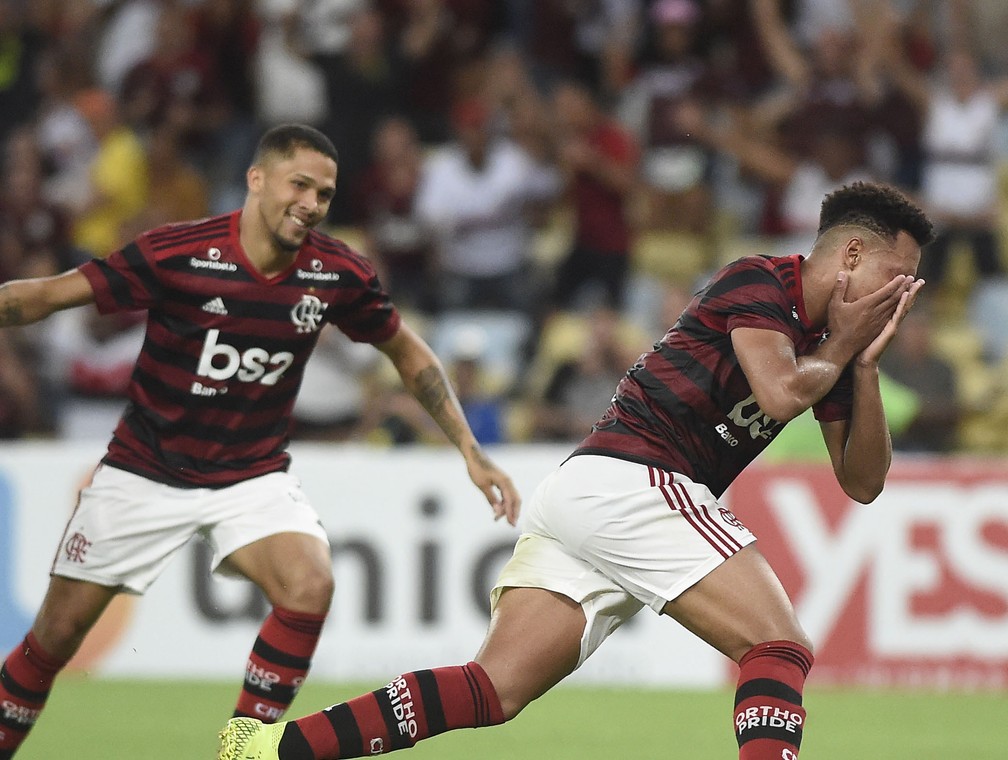 Rodrigo Muniz marcou pela primeira vez pelo profissional do Flamengo — Foto: André Durão/GloboEsporte.com