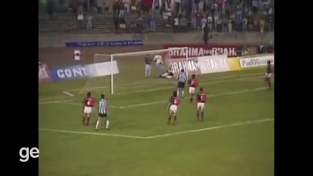 Veja o segundo gol de Jardel contra o Flamengo na Copa dos Campeões Mundiais, em 1995