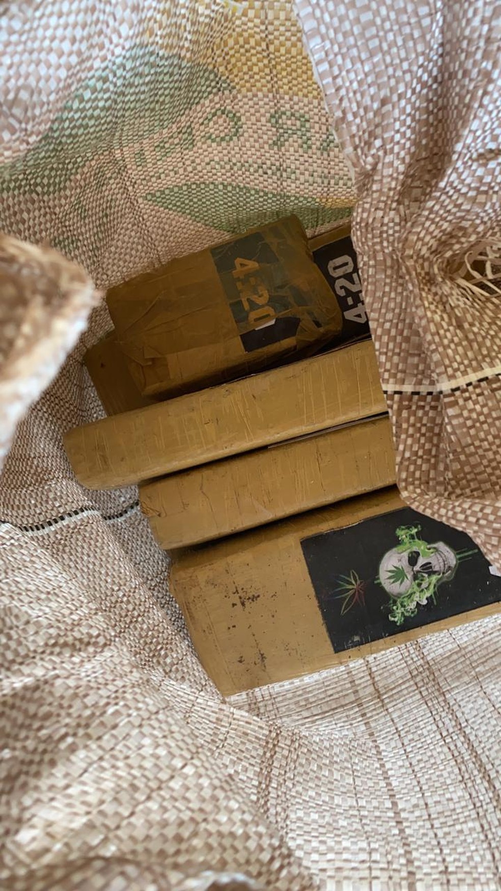 Maconha apreendida em Contagem estava embalada  — Foto: Polícia Civil/ Divulgação