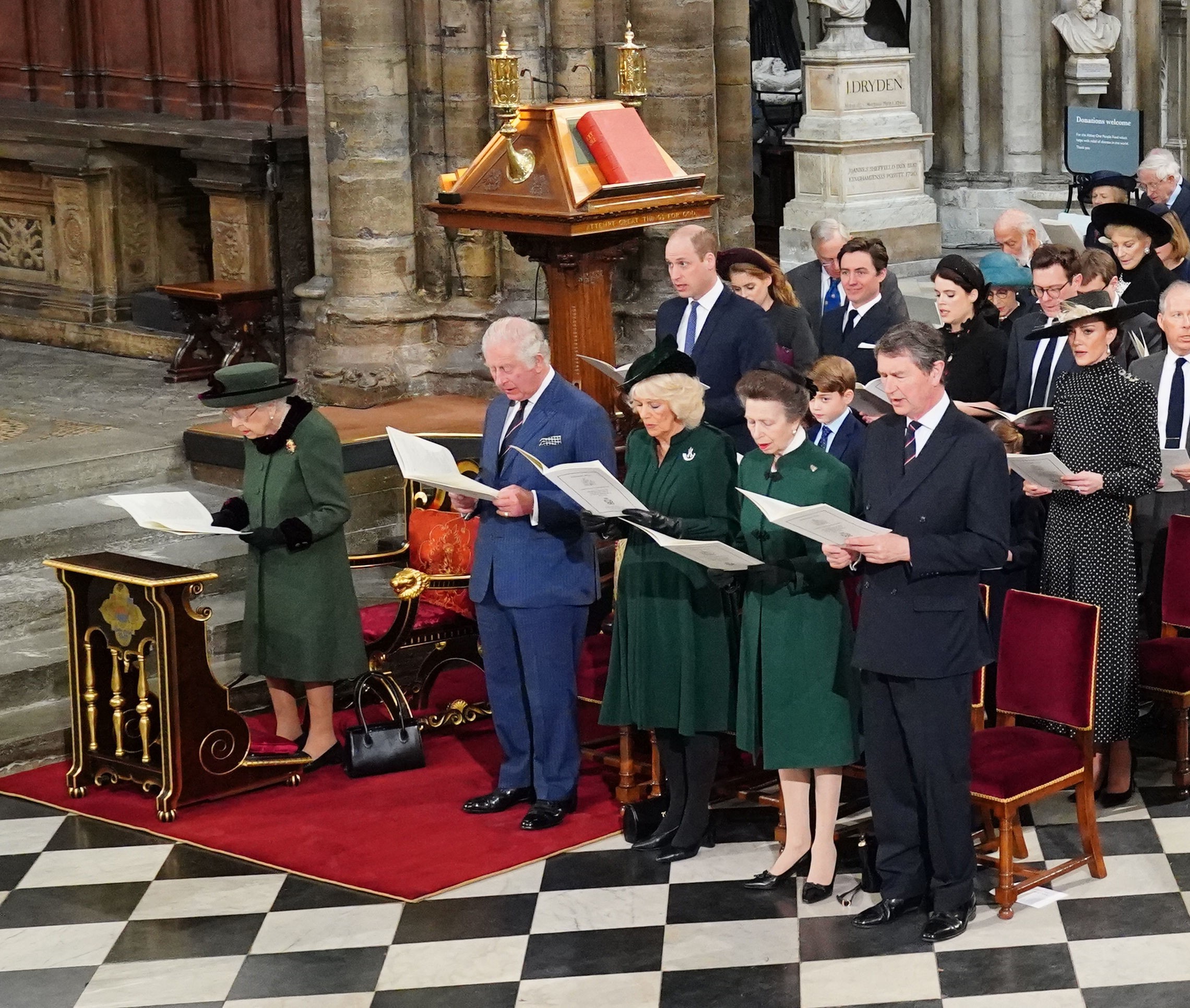 Família real reunida para homenagens ao príncipe Philip (Foto: getty)
